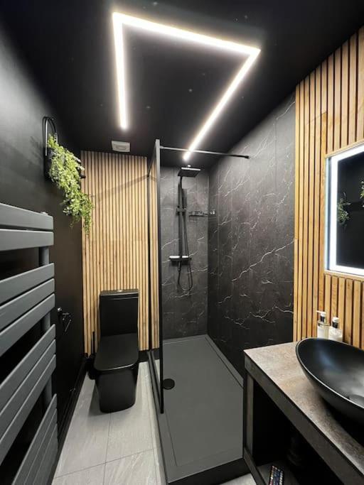Luxe Hot Tub: Urban Retreat